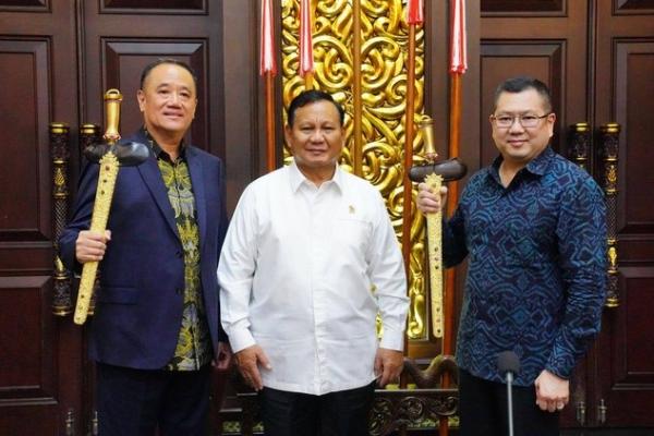 Dalam pertemuan itu, Prabowo dan Hary Tanoe serta PSMTI berdiskusi mengenai bagaimana menghasilkan kebijakan yang dapat dimanfaatkan langsung oleh rakyat. 