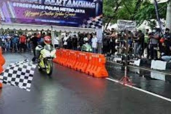 Polda Metro Jaya akan kembali melaksanakan gelaran ajang balapan jalanan atau Street Race untuk penggemar hobi balap.