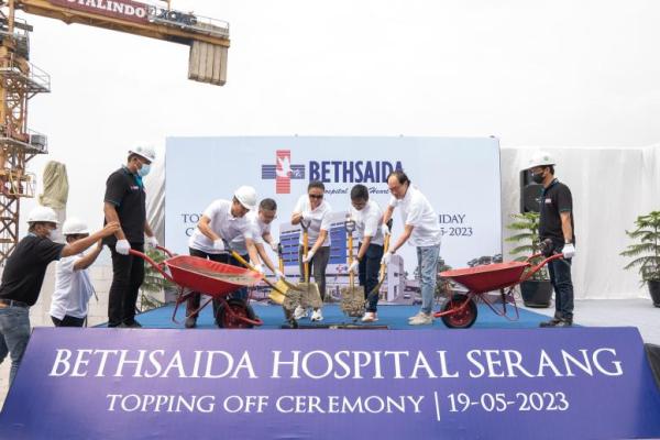 Bethsaida Hospital akan selalu melayani masyarakat dan pasien dengan sepenuh hati sesuai dengan visi dan misi kami untuk memberikan pelayanan terbaik.
