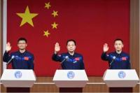 China Kirim Astronot Sipil Pertamanya ke Luar Angkasa