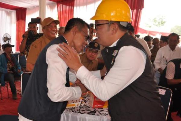 Gubernur Ridwan Kamil meninjau langsung rencana jalan Tambang yang berada di Bogor Barat. 