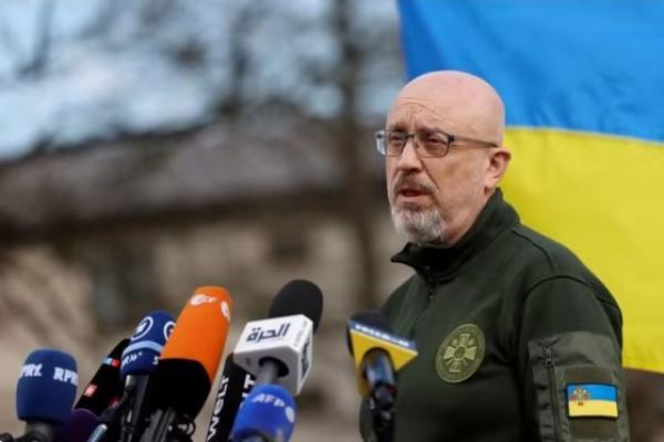Ukraina telah mengkampanyekan sekutu Baratnya untuk menyediakan jet tempur, khususnya F-16 buatan AS yang diterbangkan oleh beberapa negara Pakta Pertahanan Atlantik Utara (NATO).
