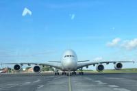 Pesawat Komersil Terbesar di Dunia Mendarat di Bandara I Gusti Ngurah Rai