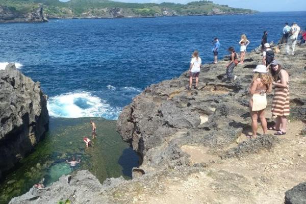 BMKG peringatkan potensi ketinggian gelombang laut di sebagian besar perairan Bali yang mencapai 2,5 meter sampai 5 JUni mendatang