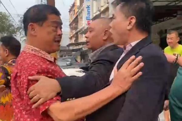 Polemik Ruko Niaga Pluit di Penjaringan Jakarta Utara, antara Ketua RT setempat Riang Prasetya dan para pemilik ruko jadi sorotan