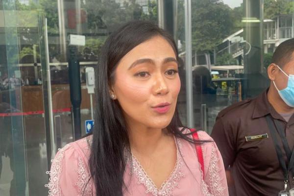 Brigita mengaku jika ia diperiksa terkait dengan penerimaan uang dan mobil yang totalnya mencapai Rp 480 juta. Uang itu sudah dia kembalikan kepada penyidik KPK