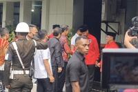 Jokowi Disambut Ganjar Hadir Bersama di Rakernas III PDIP