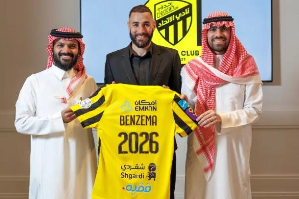 Klub mengatakan dalam sebuah pernyataan bahwa Benzema telah menjalani pemeriksaan medis dan menyelesaikan penandatanganan di Madrid pada Senin.