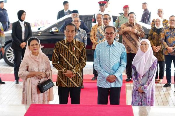 Menaker Ida Dampingi Presiden Joko Widodo Kunker ke Malaysia