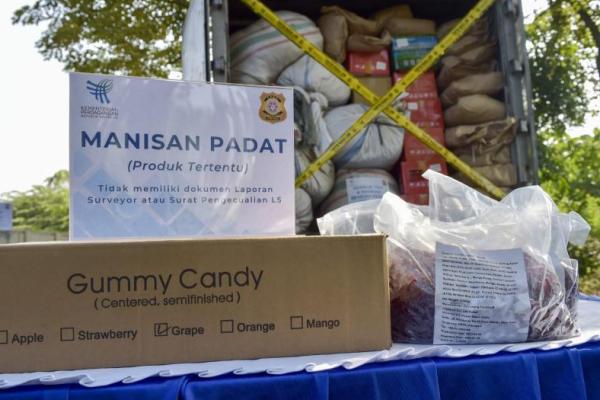 Mendag Zulkifli Hasan Musnahkan Barang Impor Senilai Rp 13,31 Miliar