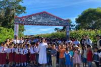 Ratusan Murid dan Guru di Samosir Sampaikan Terima Kasih ke Erick Thohir Sidabutar
