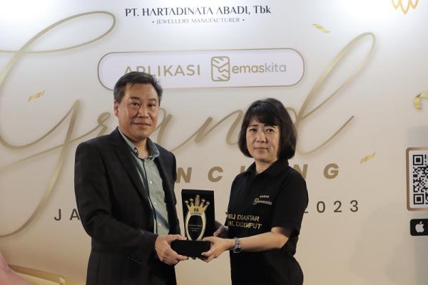 blu by BCA Digital berkolaborasi dengan EmasKITA lewat blUnion untuk memberikan kemudahan berbelanja dan berinvestasi emas