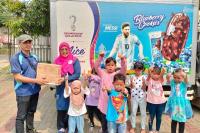 Kurangi Stunting, Aice Group - Foodbank Indonesia Bagikan Es Krim dan Sarapan Sehat Siswa