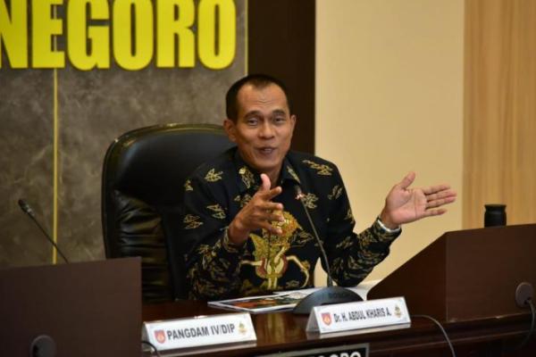 Komisi I juga memberikan perhatian terhadap kebutuhan dukungan anggaran dan peralatan yang dibutuhkan guna melaksanakan operasi pengamanan.