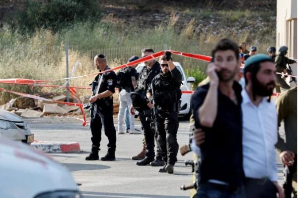 Menteri Pertahanan Israel, Yoav Gallant memanggil panglima militer negara itu dan pejabat tinggi keamanan lainnya untuk membahas tanggapan atas penembakan itu.