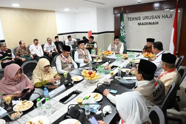 Ketua Komisi VIII DPR Ashabul Kahfi meminta, agar pemerintah sebagai penyelenggara haji segera melakukan perbaikan-perbaikan dari hasil temuan lapangan Tim Pengawas Haji DPR selama di Kota Madinah.