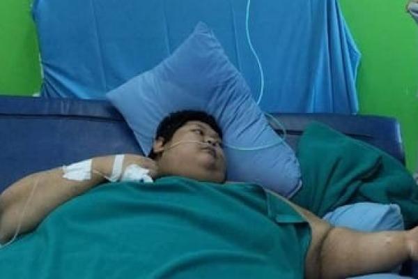 Memiliki bobot 300 Kilogram, pemuda obesitas aMuhammad Fajri asal Kota Tangerang meninggal dunia di RSCM