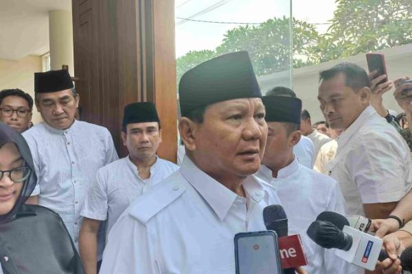 Prabowo pun mendoakan agar keluarga almarhum Desmond diberi ketabahan dan dapat mengikhlaskan kepergiannya.