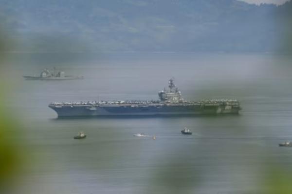 Kedangan USS Ronald Reagan di Danang saat AS dan Vietnam merayakan peringatan 10 tahun 