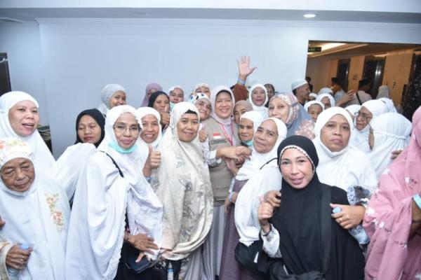Dia mengingatkan kepada para jamaah haji Indonesia, khususnya Kabupaten Barru untuk terus menjaga kondisi kesehatan sehingga dapat melaksanakan ibadah haji secara sempurna.