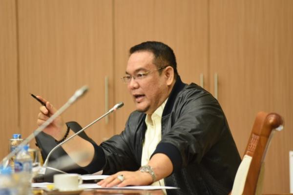 Anggota Komisi VII DPR RI Yulian Gunhar mengungkapkan Komisi VII akan menindaklanjuti temuan Komisi Pemberantasan Korupsi (KPK) terkait dugaan ekspor ilegal 5,3 juta ton bijih Nikel ke China sejak Januari 2020-Juni 2022.