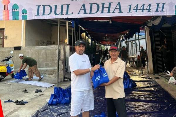 Wakil Ketua Komisi III DPR RI dari Dapil DKI Jakarta III Ahmad Sahroni turut memfasilitasi kurban atas puluhan sapi dengan total 22,5 Ton.