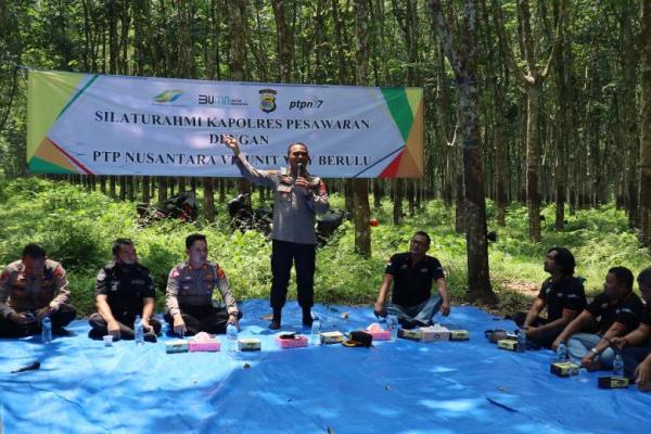 Bahwa ada dalil hukum menjelaskan, untuk mengklaim suatu kepemilikan yang secara hukum telah final, tidak ada cara lain kecuali di pengadilan.