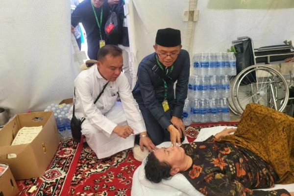 Wakil Ketua DPR RI Sufmi Dasco Ahmad meninjau pemondokan jemaah haji Indonesia di sejumlah Maktab yang ada di Mina, Kamis (29/6/2023).