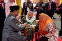 Momen Pertemuan Prabowo dengan Anak-Istri Gus Dur usai HUT ke-77 Bhayangkara