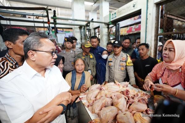 Mendag Zulkifli Hasan juga mempersilakan masyarakat untuk berbelanja seperti biasa