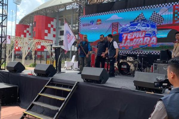 Roadshow ini mengandung semangat bahwa pemerintah mampu menembus daerah-daerah terisolir.