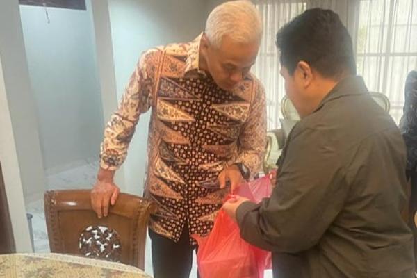 Pertemuan Mas Ganjar dan Pak Erick Thohir di Kantor Perwakilan Jawa Tengah adalah penyambutan Pak Erick kepada Mas Ganjar selepas Mas Ganjar pulang haji.