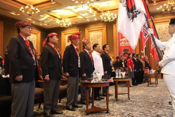 Prabowo melanjutkan, selain piawai di segala bidang, orang Batak juga dikenal jagoan dalam hal fisik.