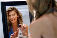 Transgender Pemenang Miss Belanda Dirujak Warganet