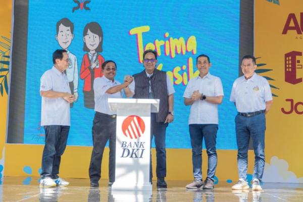 Berbagai produk keuangan  Bank DKI yang diperkenalkan antara lain JakOne Abank, JakOne Merchant, dan serta yang terbaru, yakni JakErte.