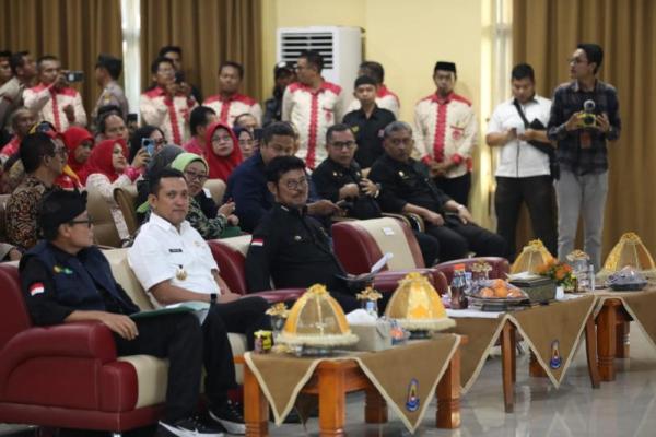 Sekolah Lapang merupakan upaya pemerintah dalam mendorong peningkatan usaha tani dan kesejahteraan petani melalui teknologi.