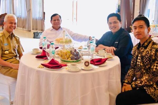 Menteri Pertahanan RI Prabowo Subianto yang juga sebagai salah satu capres 2024 terlihat mesra saat sarapan bersama Gubernur Jawa Tengah Ganjar Pranowo, Menteri BUMN Erick Thohir dan Wali Kota Solo Gibran Rakabuming.