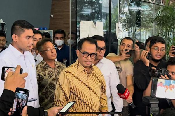 KPK masih terus mengembangkan kasus suap di DJK tersebut. 