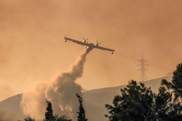 UE menggandakan armada cadangan pesawat pemadam kebakaran yang ada pada tahun lalu, setelah kebakaran dahsyat musim panas lalu di Eropa selatan menghabiskan kapasitas 13 pesawat sebelumnya.
