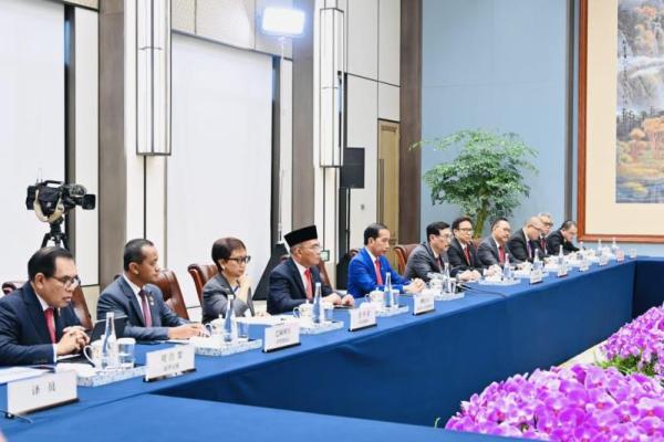 Muhadjir Effendy mendampingi Presiden Joko Widodo, untuk pertemuan bilateral bersama Presiden China, Xi Jinping
