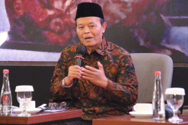 Kata adil itu muncul dua kali kan, dari sila kelima kepanjangannya karena kita sudah berada di posisi 78 tahun Indonesia Merdeka, harusnya ada grafik yang kalau pun ada masalah tapi grafiknya menunjukkan naik gitu.