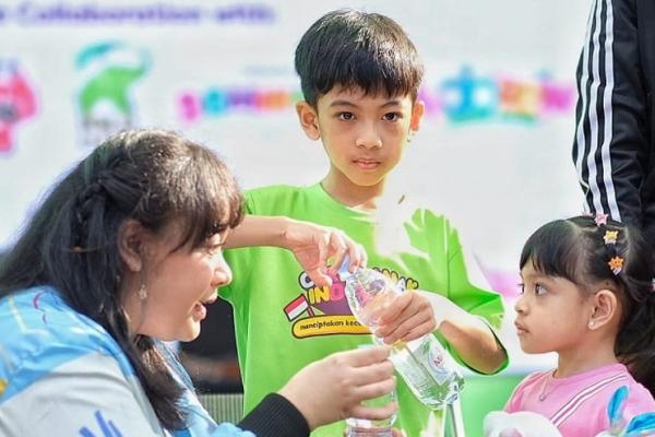 Le Minerale terpilih menjadi air mineral resmi yang mendampingi acara Hari Anak Nasional karena terbukti berkualitas dan terjaga keamanannya