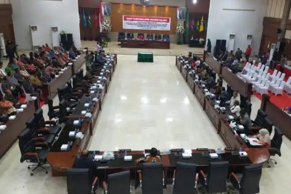 DPRD Provinsi Maluku tidak secara bulat menyetujui Laporan Pertanggungjawaban (LPJ) Gubernur Maluku. 