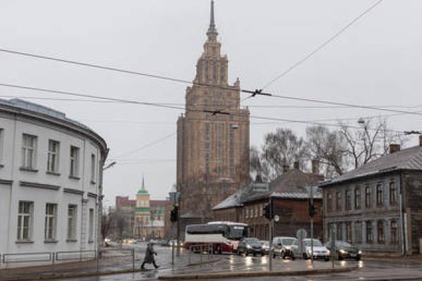 Kementerian Dalam Negeri Latvia mengonfirmasi bahwa pemberitahuan saat ini sedang disiapkan, dan akan dikirim pada bulan September ke sekitar 6.000 orang Rusia.
