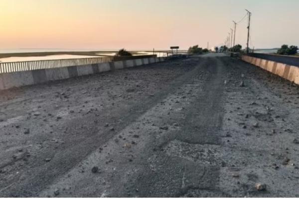 Serangan di jembatan Chonhar, salah satu dari tiga jalan penghubung antara Krimea dan daratan Ukraina, melibatkan rudal Storm Shadow Anglo-Prancis.