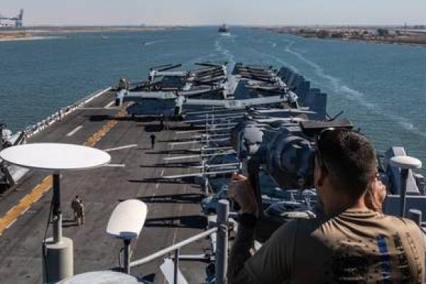 Militer Amerika Serikat (AS) telah mengerahkan ribuan tentara dan aset angkatan laut tambahan ke Timur Tengah untuk 
