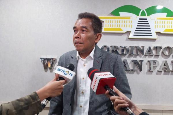 Perubahan sistem perwakilan itu menyebabkan ketidaksinkronan antara Dasar Negara dan Hukum Dasar.