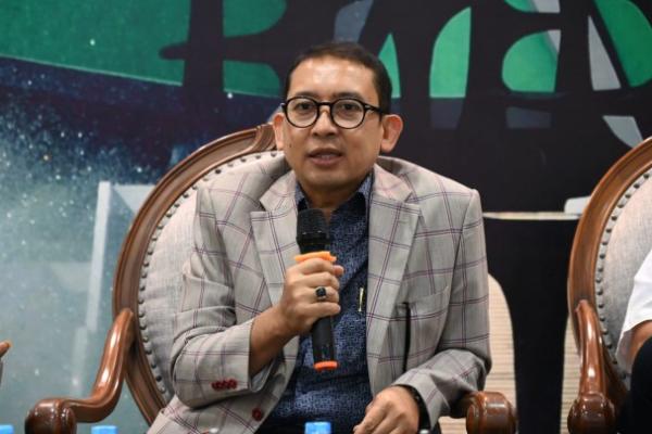 Anggota Komisi I DPR RI Fadli Zon menyoroti kasus oknum anggota Paspampres yang diduga menjadi pelaku penganiayaan terhadap seorang warga asal Aceh hingga tewas.