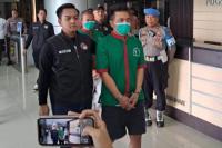 Pasok Biji Ganja untuk Ditanam, Ini Muka Pesulap Oge Arthemus Berbaju Tahanan