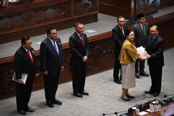 Ketua DPR RI Puan Maharani menyampaikan kinerja DPR RI selama tahun sidang 2022-2023 dalam Rapat Paripurna di Gedung Nusantara II, Senayan, Jakarta, Selasa (29/8/2023).